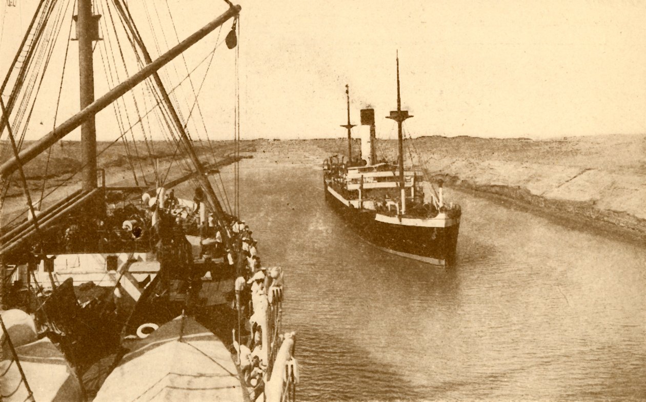 Stoomschepen passeren in het Suezkanaal door ENA