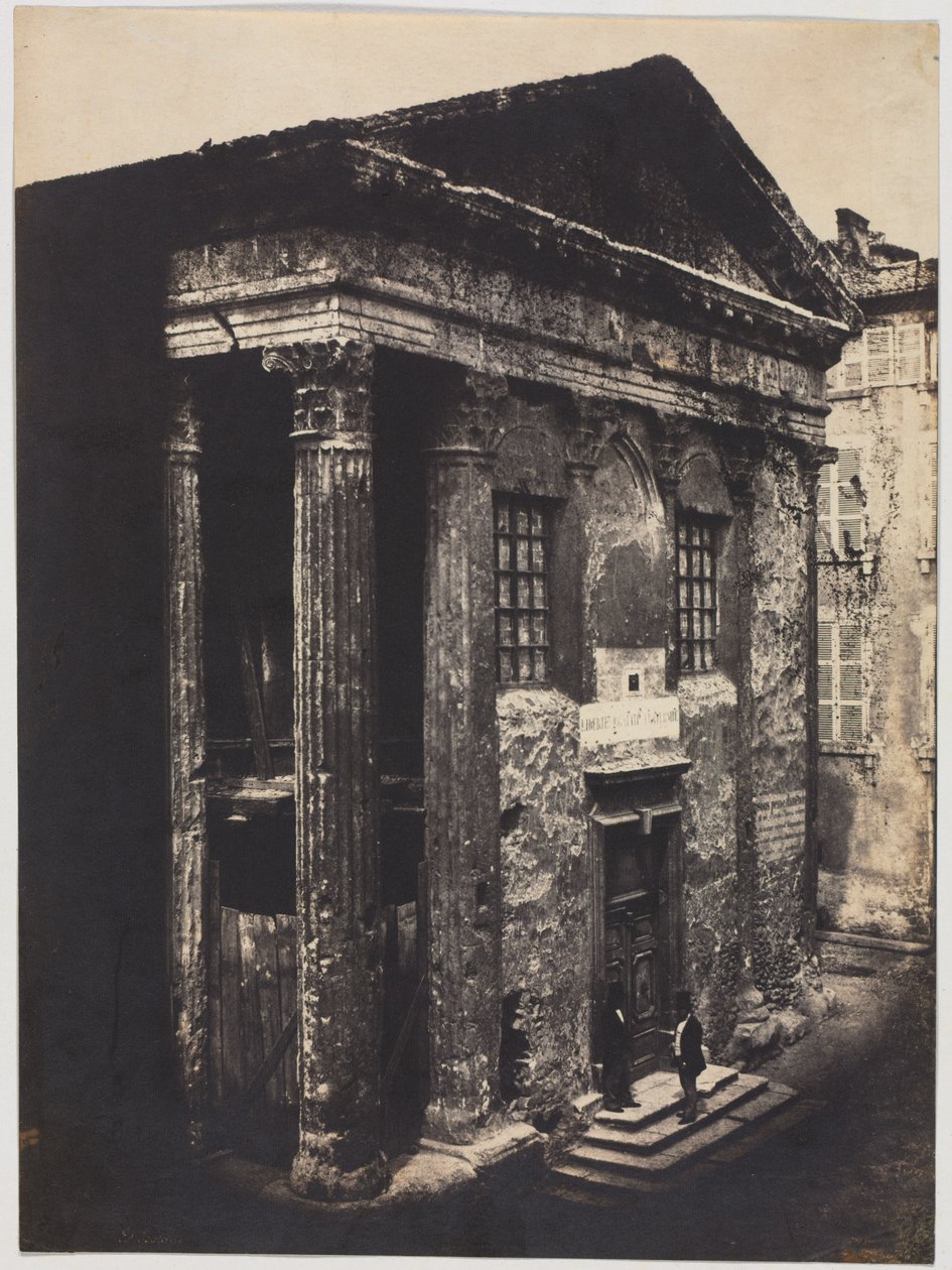 Façade, Tempel van Augustus en Livia, Vienne door Édouard Baldus