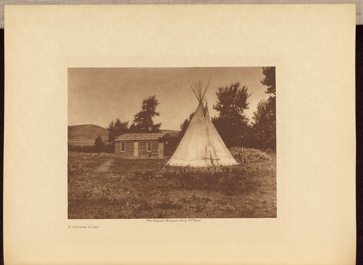 A Piegan Home door Edward S. Curtis