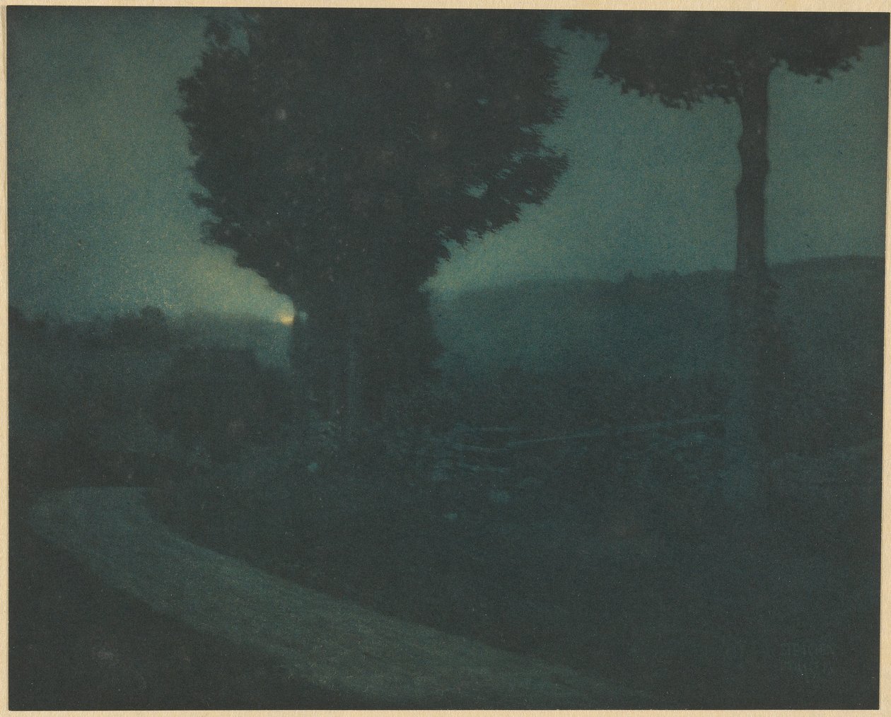 [Weg naar de vallei -- Maanopkomst]. door Edward Steichen