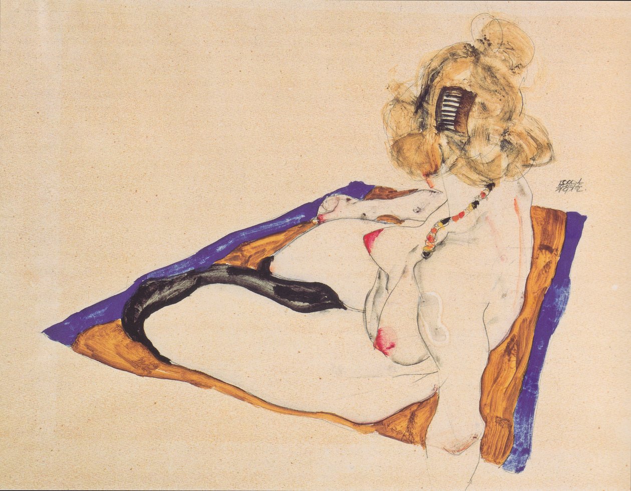 Blond naaktmodel zittend op bruin doek door Egon Schiele