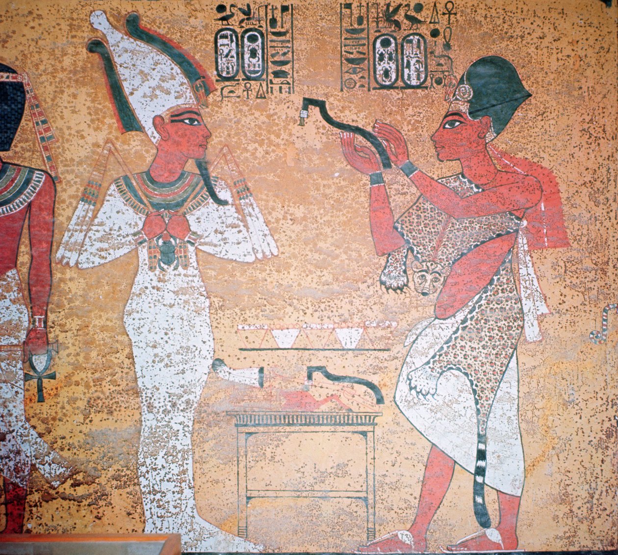 Ay voert de mondopeningsceremonie uit op de mummie van Toetanchamon (ca. 1370-1352 v.Chr.) uit het graf van Toetanchamon, Nieuwe Rijk door Egyptian 18th Dynasty
