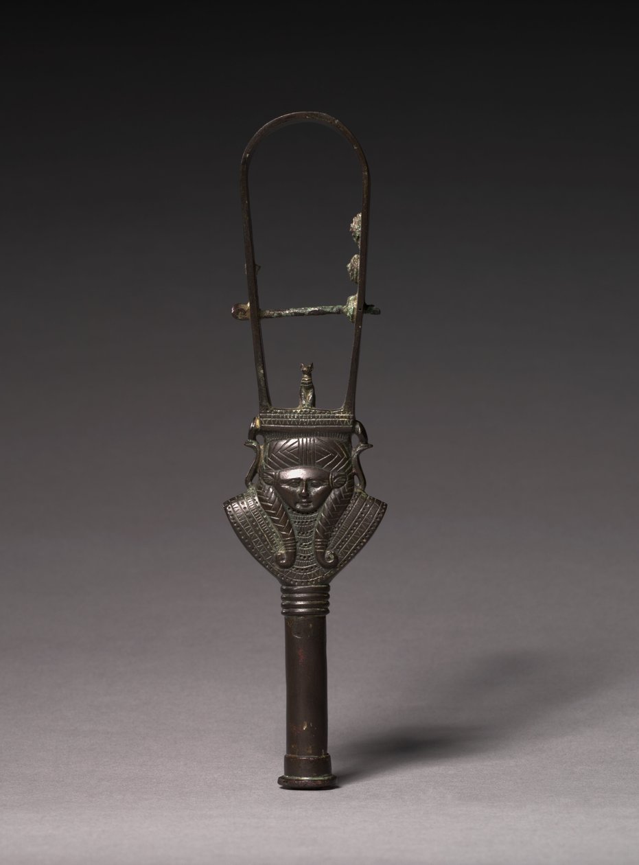 Gebogen sistrum, 380-343 v.Chr. door Egyptian 30th Dynasty