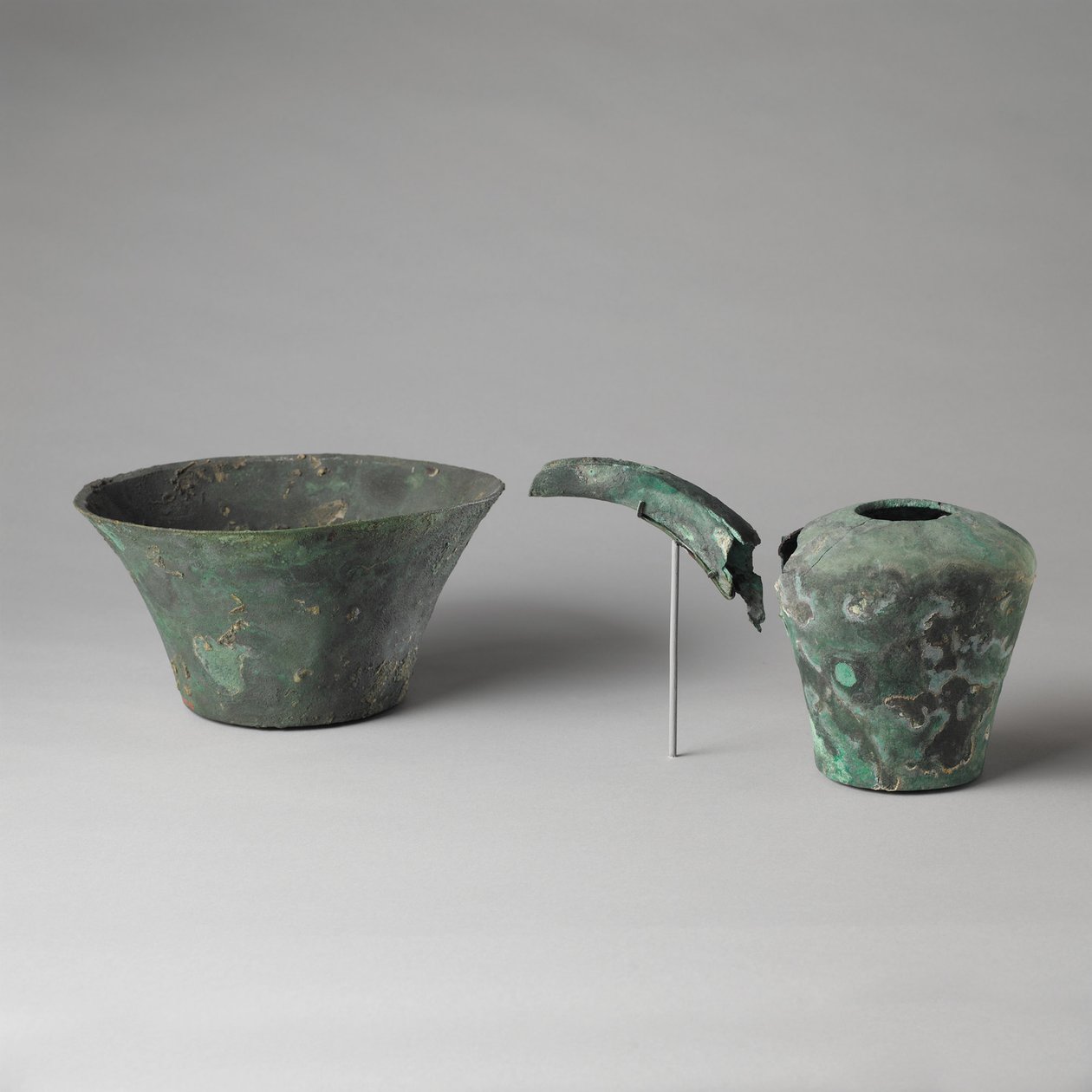 Kruik en schaal (koper) door Egyptian 6th Dynasty
