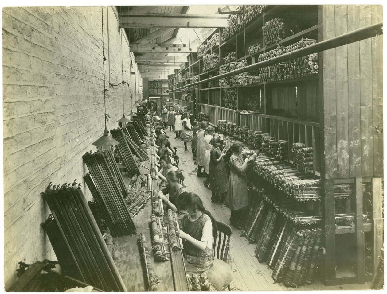 Axminster draadinstelling, tapijtfabriek, 1923 door English Photographer