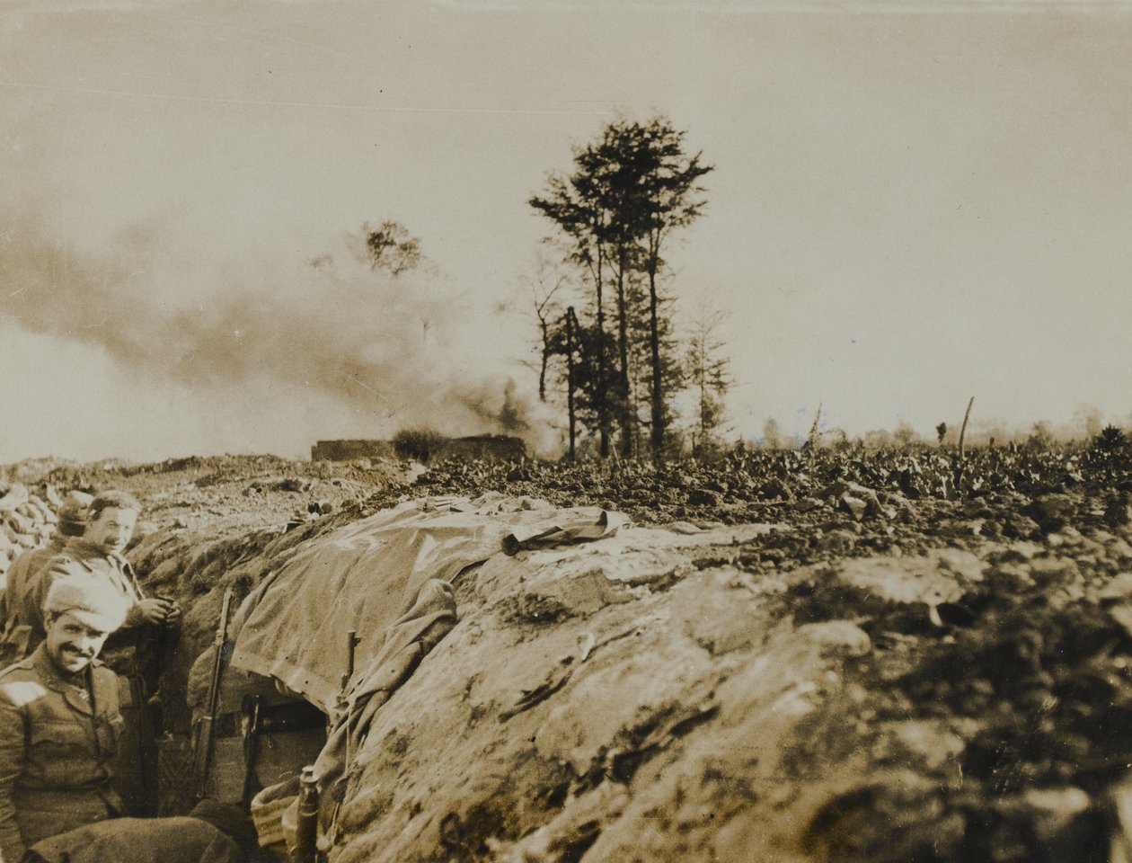 Britse troepen in vroege loopgraven, 1914 door English Photographer
