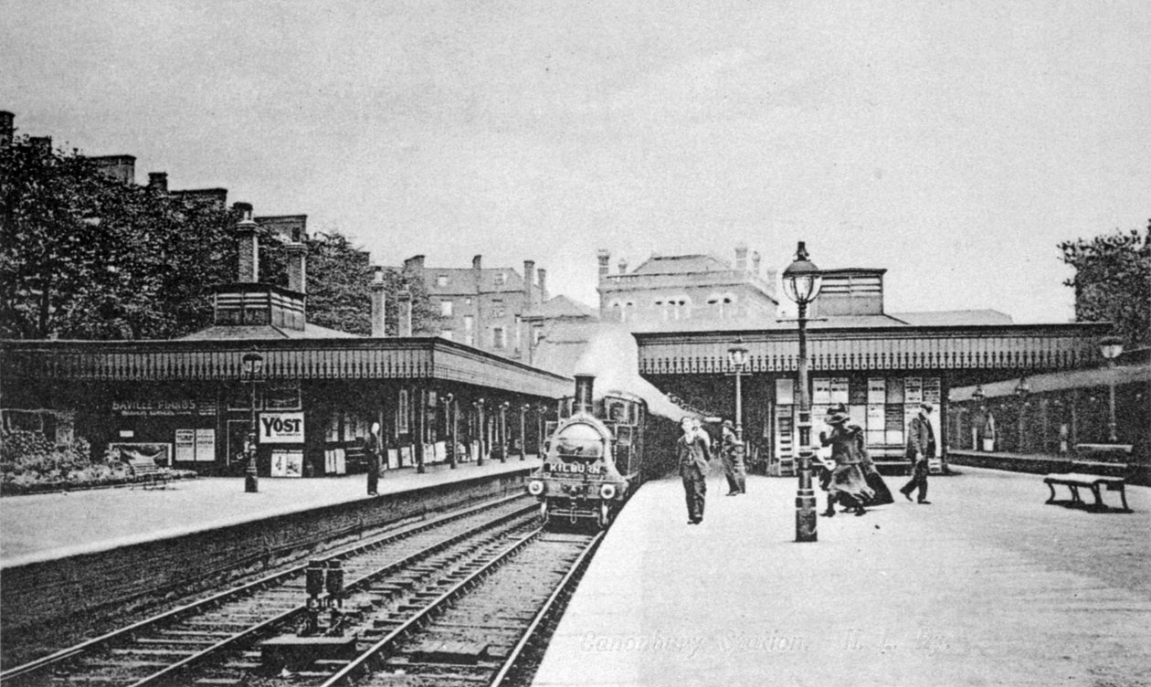 Canonbury Station, Islington, ca. 1905 door English Photographer