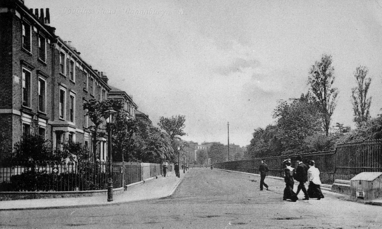 Douglas Road, Canonbury, Islington, ca. 1905 door English Photographer