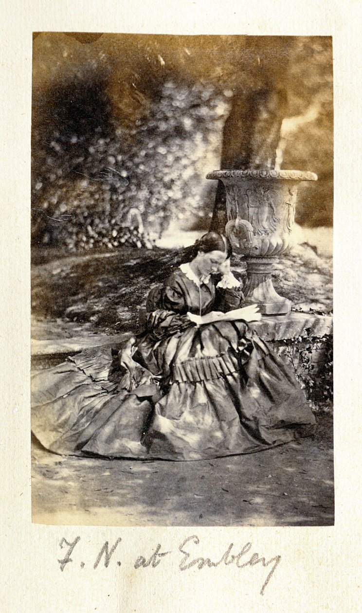 Florence Nightingale bij Embley Park, 1858 door English Photographer