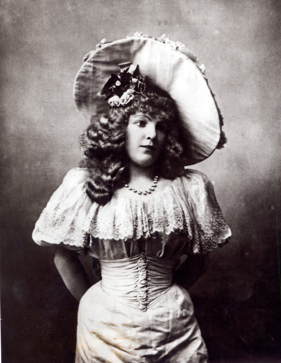 Marie Lloyd (1870-1922) door English Photographer
