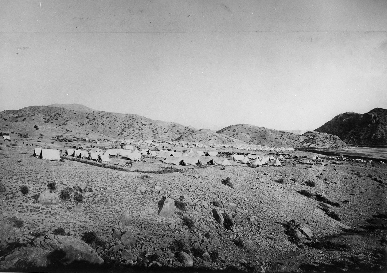 Militair kamp tijdens de Tweede Anglo-Afghaanse Oorlog, 1878-80 door English Photographer