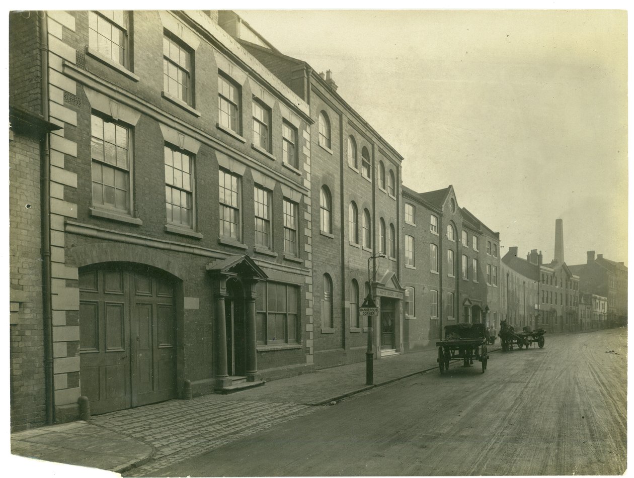 Mill Street, Kidderminster Carpet Trades werken, 1923 door English Photographer