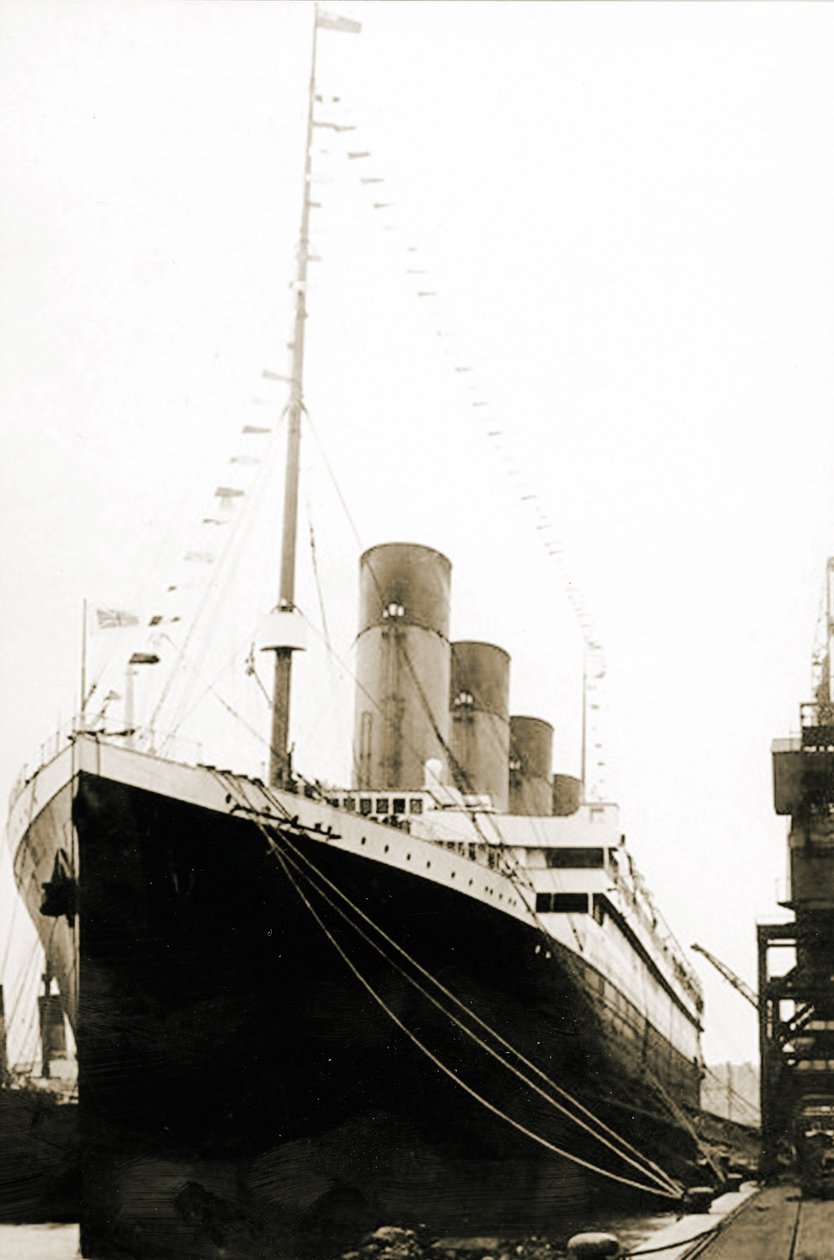 RMS Titanic vertrekt uit Southampton voor haar eerste reis, 5 april 1912 door English Photographer
