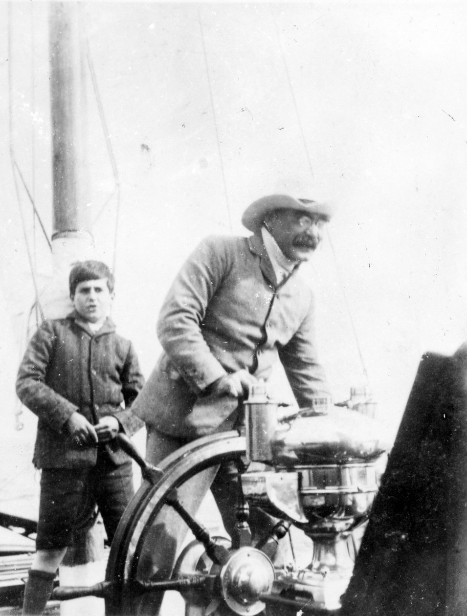 Rudyard Kipling en zijn zoon John op de jacht 