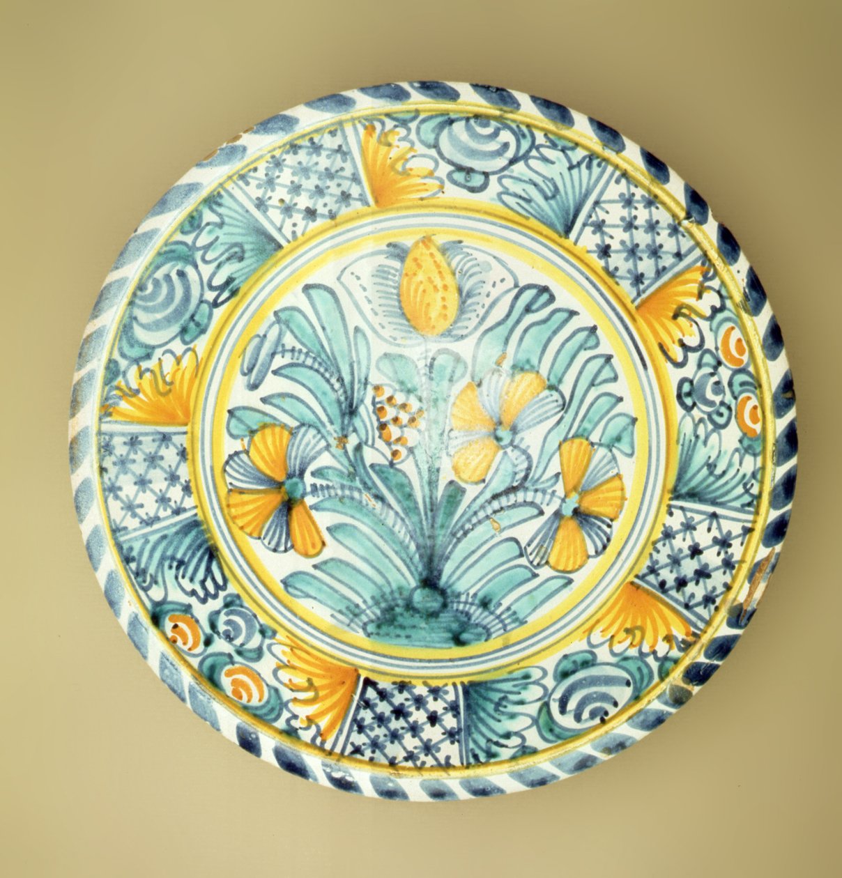 Bluedash Delftware charger, Lambeth aardewerk, c.1670 door English School