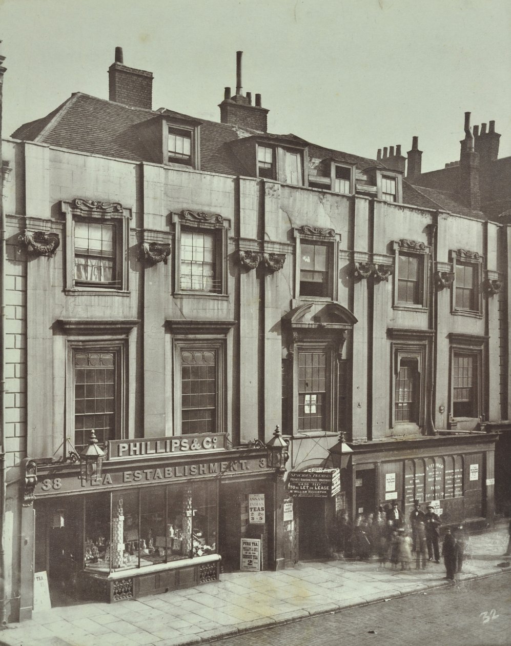 36-38 Aldersgate Street: Shaftesbury House, Londen, 1879 door English Photographer