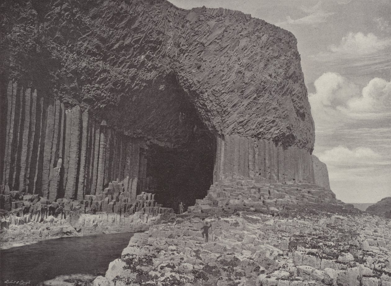 Fingals Grot, Staffa door English Photographer