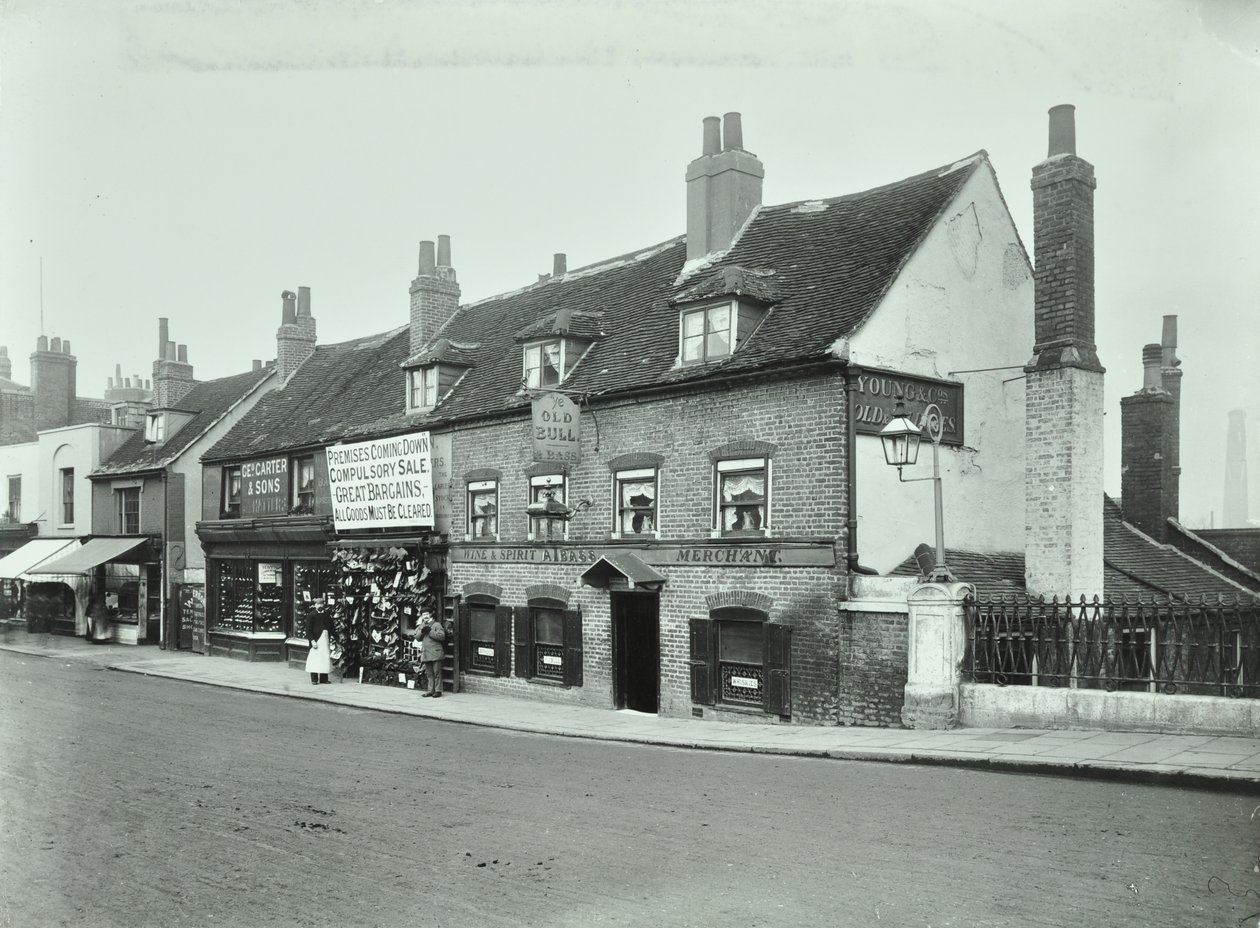 Old Bull, Wandsworth High Street, 1897 door English Photographer