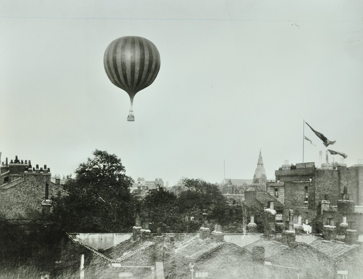 Poplar Recreation Ground: heteluchtballon, 1892 door English Photographer