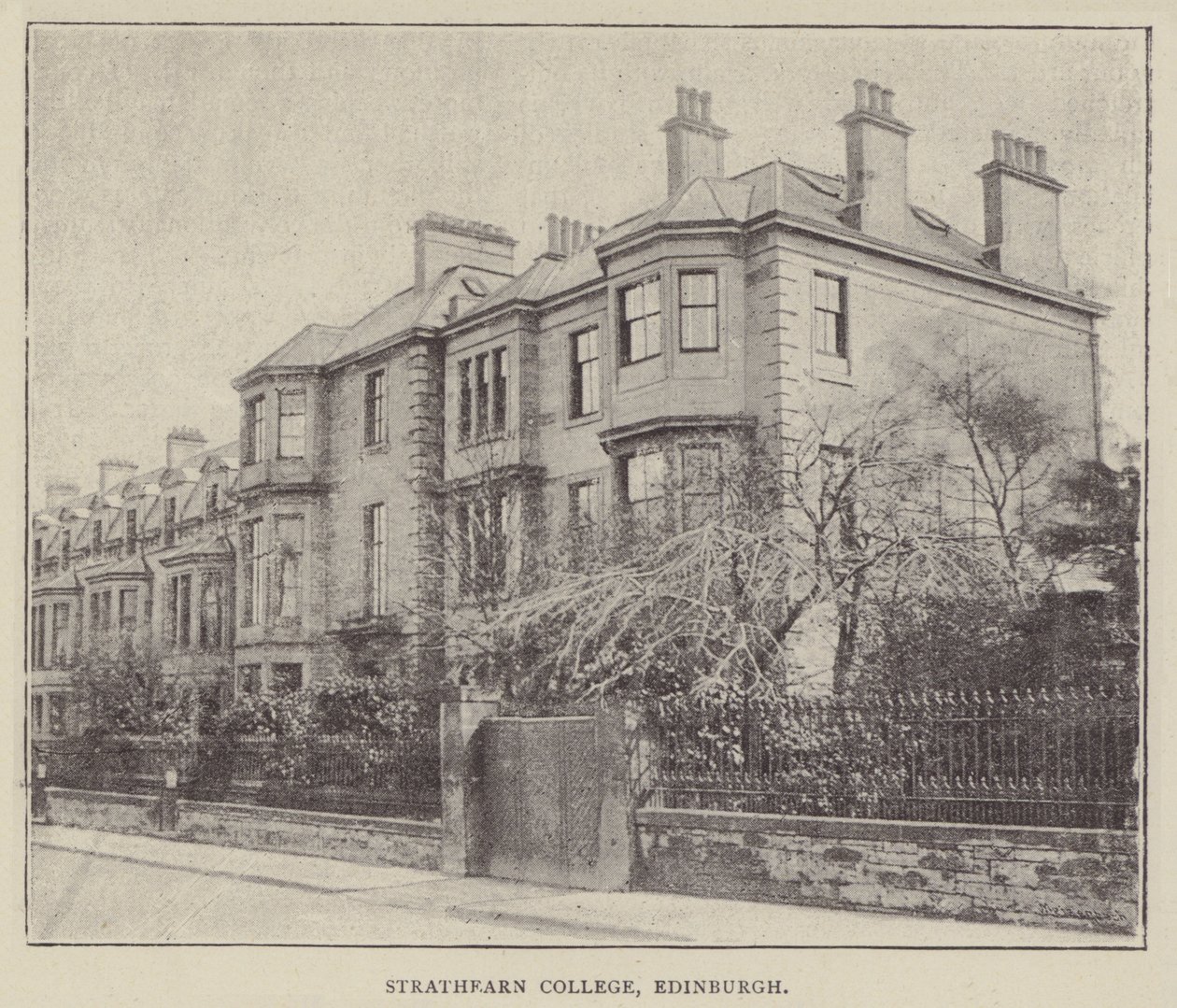 Strathearn College, Edinburgh (gravure) door English Photographer