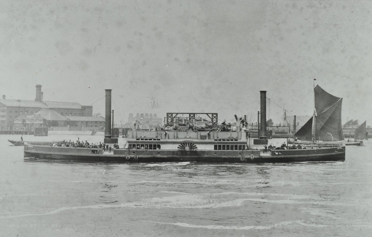 Woolwich Ferry: veerboot op de rivier, 1896 door English Photographer