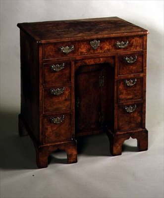 Bureau met knieruimte, ca.1710 door English School
