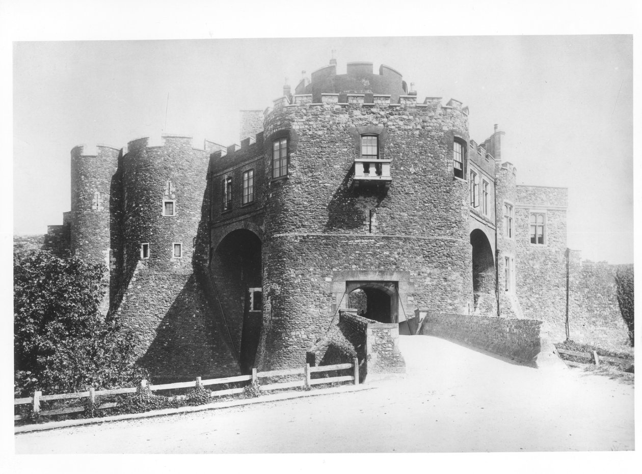 Uitzicht op de Constables Gate, gebouwd 1221-27 door English School
