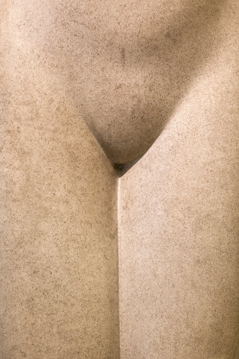 Mensheid (detail) door Eric Gill
