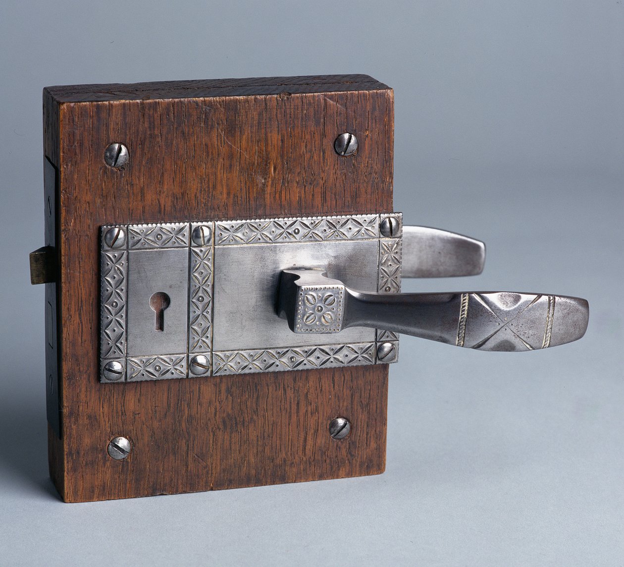 Deurkruk, ca.1905-15 door Ernest William Gimson