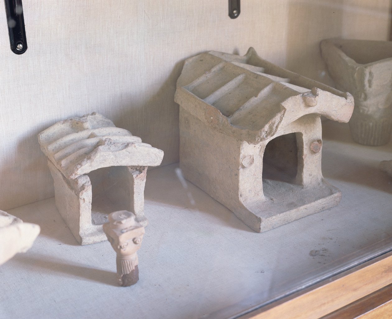Funeraire urnen door Etruscan
