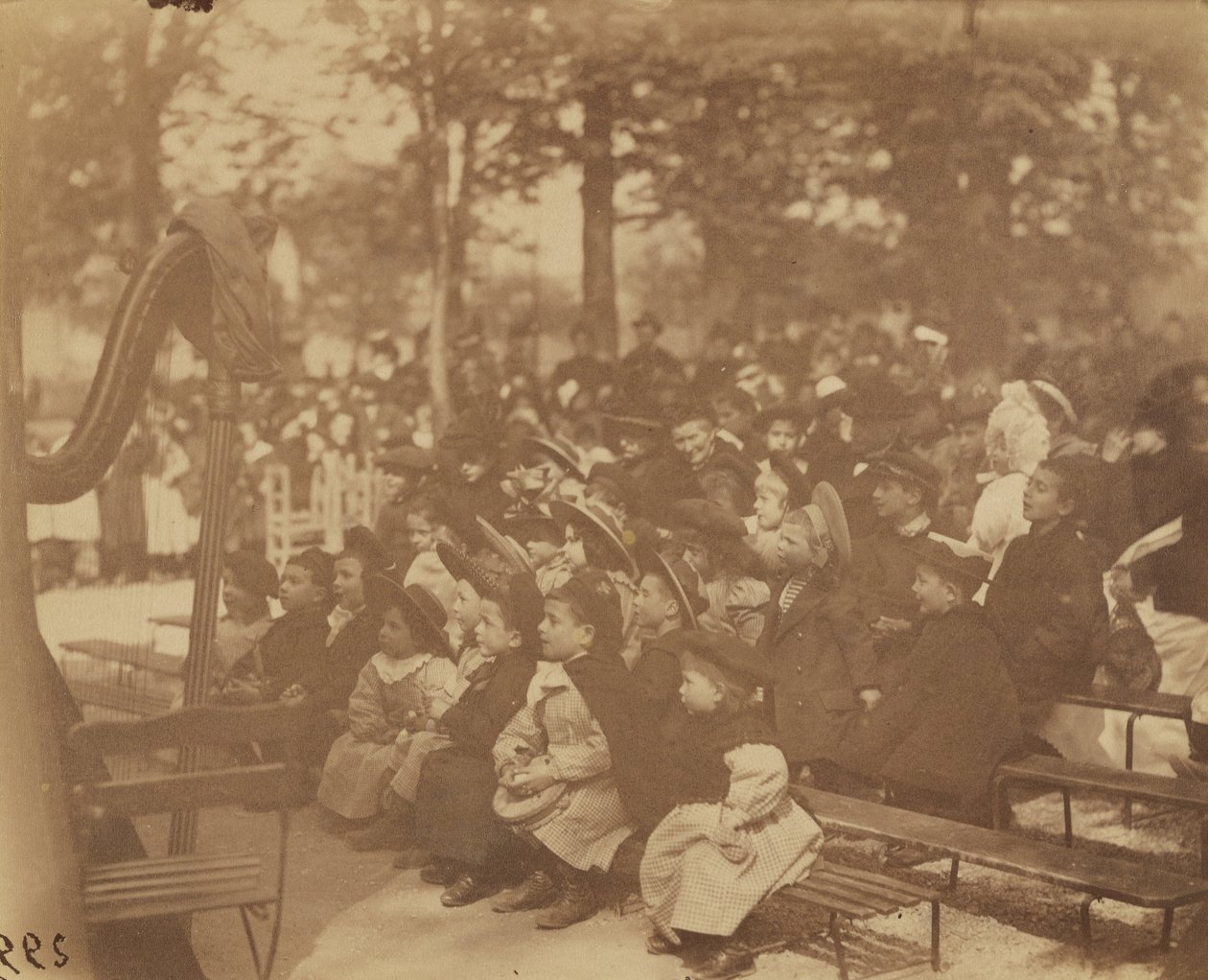 (Guignol, Jardin du Luxembourg) door Eugène Atget