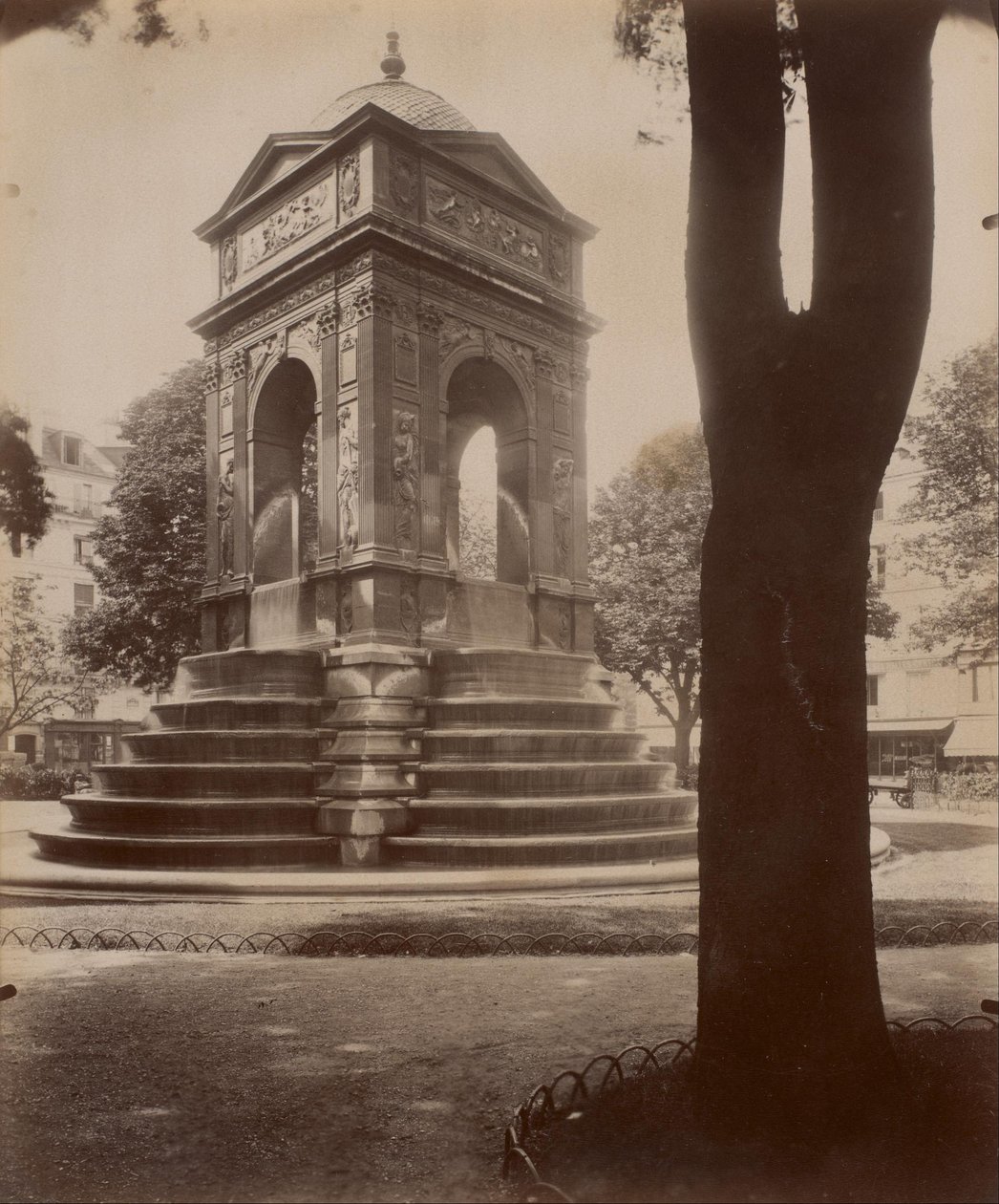 Fontein des Onschuldigen door Eugène Atget