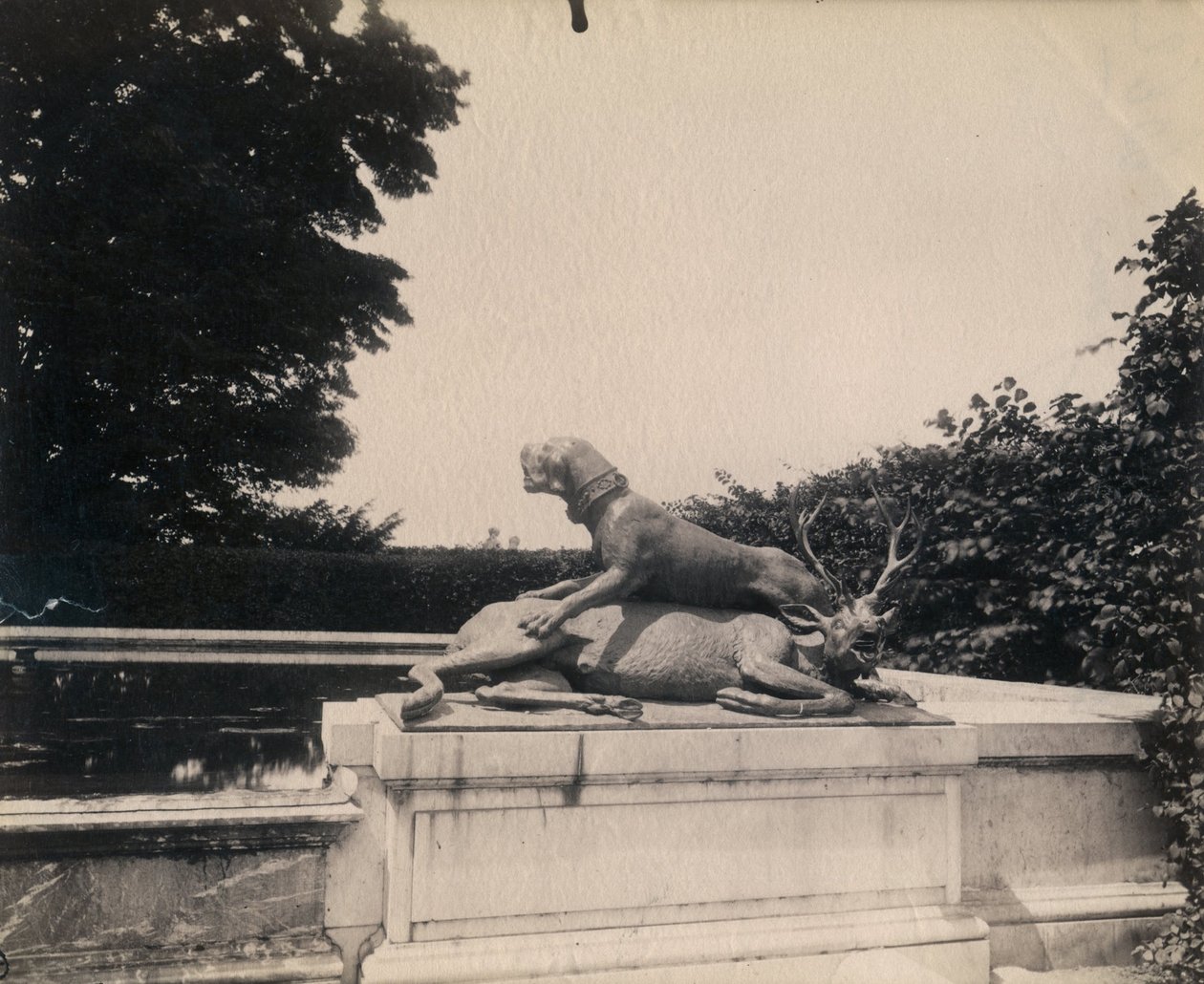 Fontein du Point du Jour, Versailles door Eugène Atget