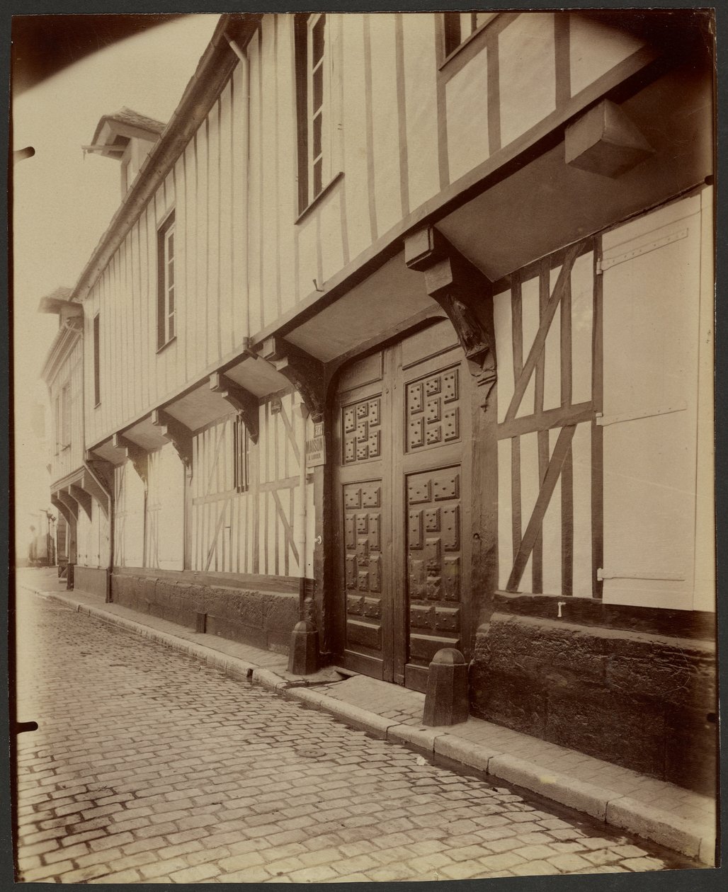 Beauvais, Huis, 27 Rue Pantaléon. door Eugène Atget