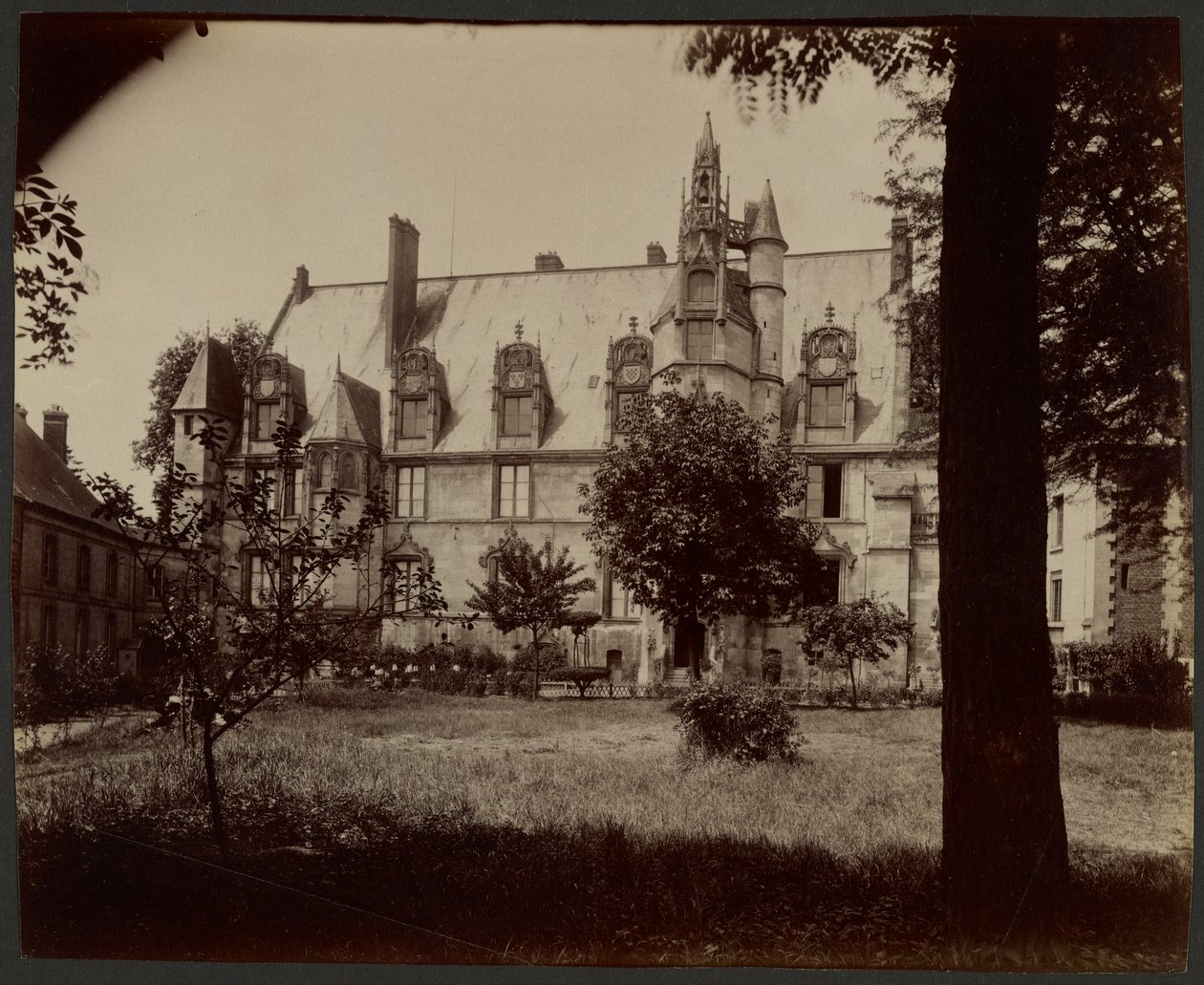 Beauvais, Rechtszalen door Eugène Atget