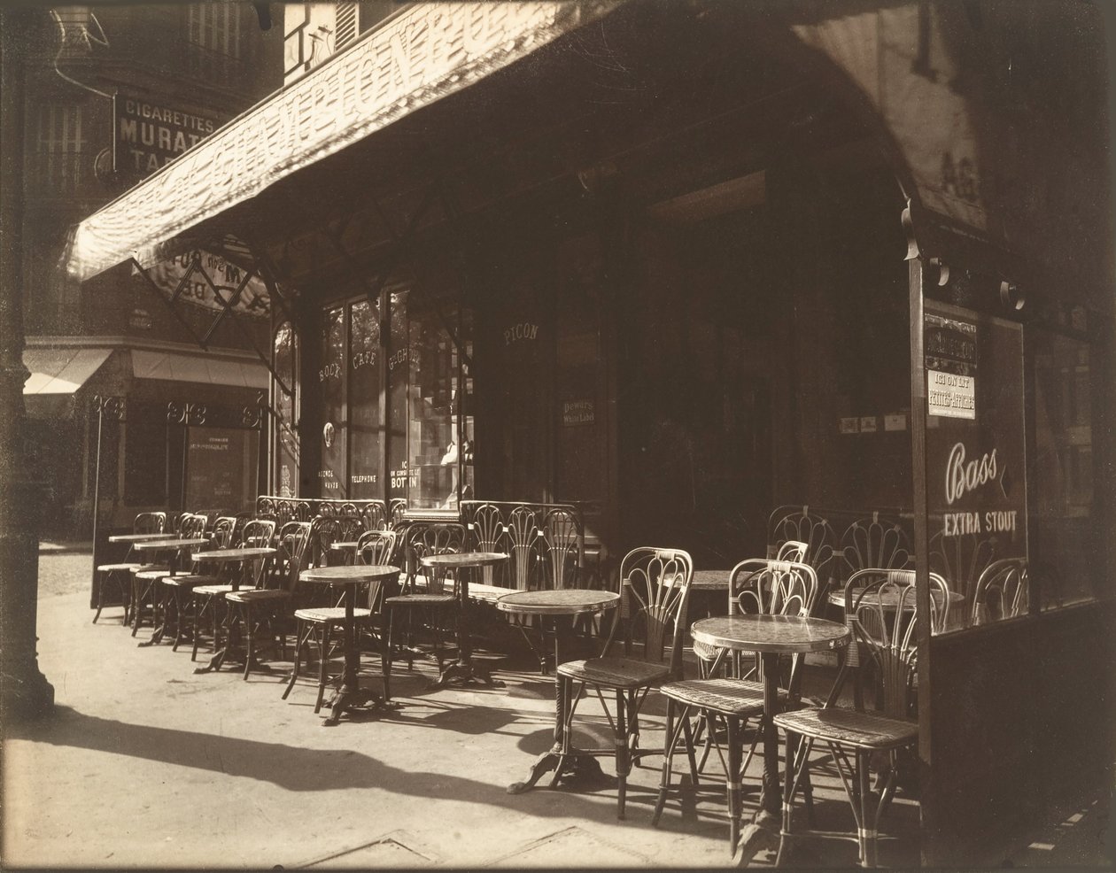 Café, Avenue de la Grande-Armée, 1924-1925 door Eugène Atget