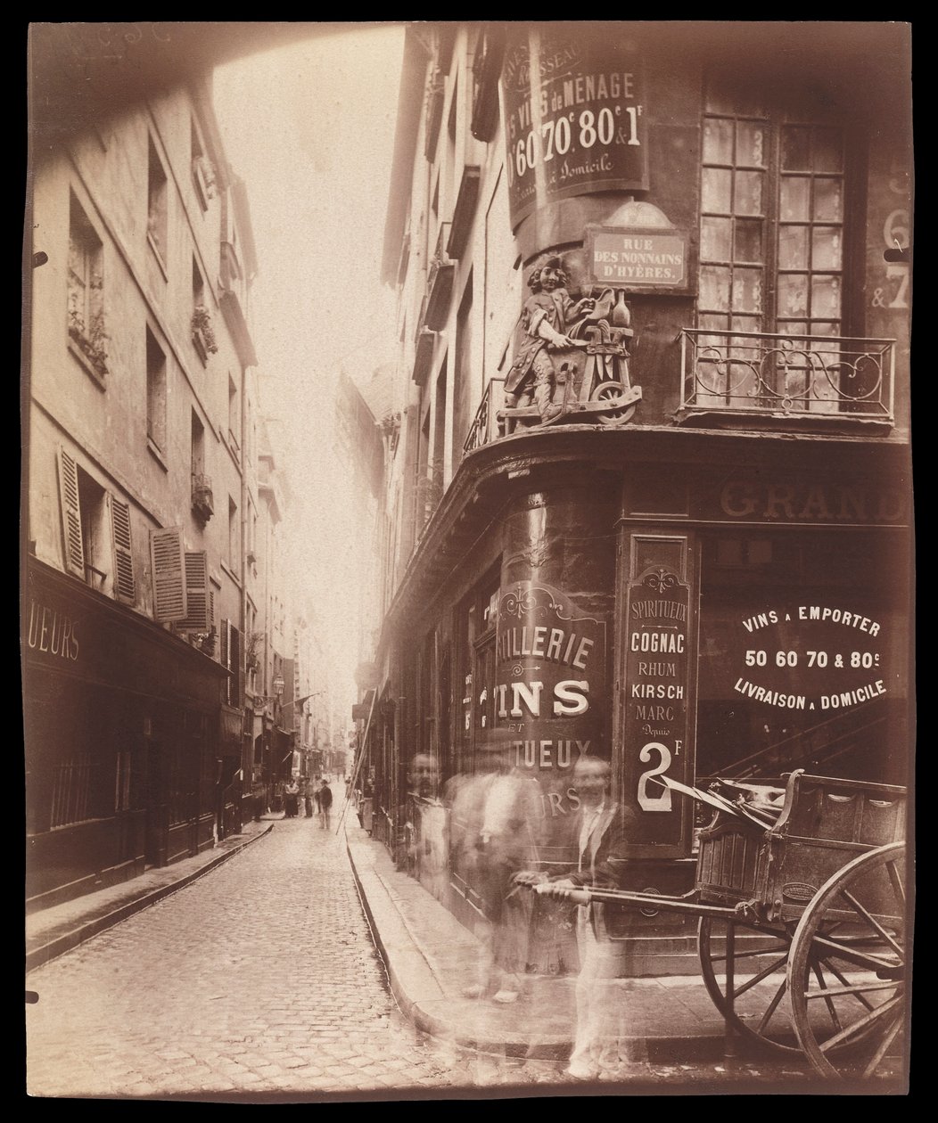 Rue des Nonnains door Eugène Atget