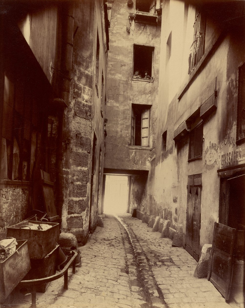 Vieille Cour, 22 rue Quincampoix door Eugène Atget