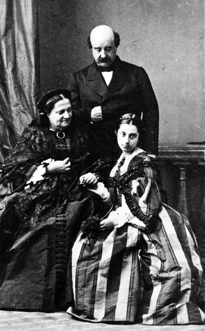 Maria Christina, Koningin van Spanje met haar echtgenoot Agustin Fernando Muñoz en een van hun dochters door European Photographer