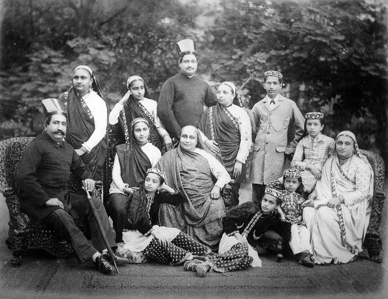 Parsee-familie, eind 19e eeuw door European Photographer