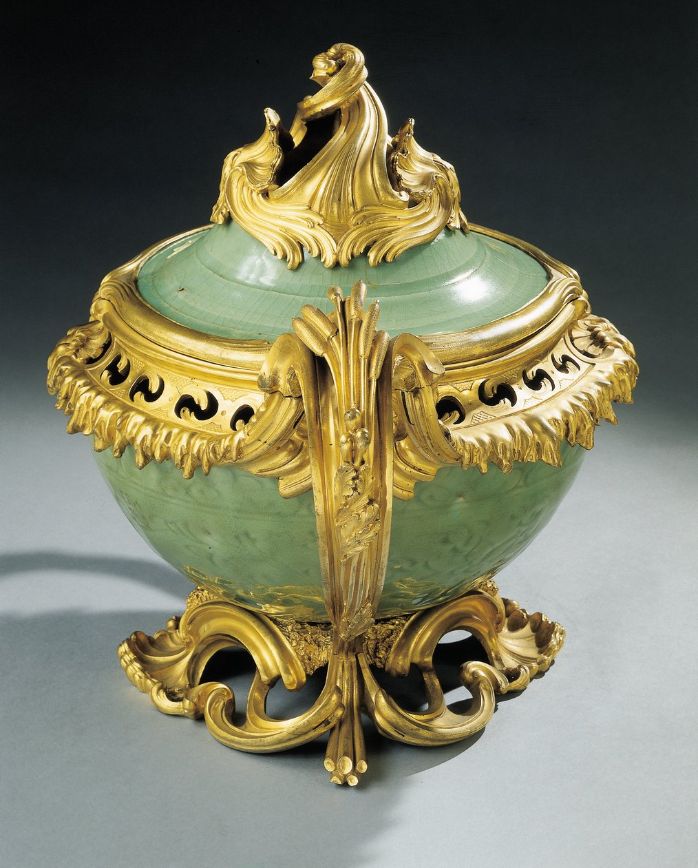 Louis XV potpourri vaas door European School