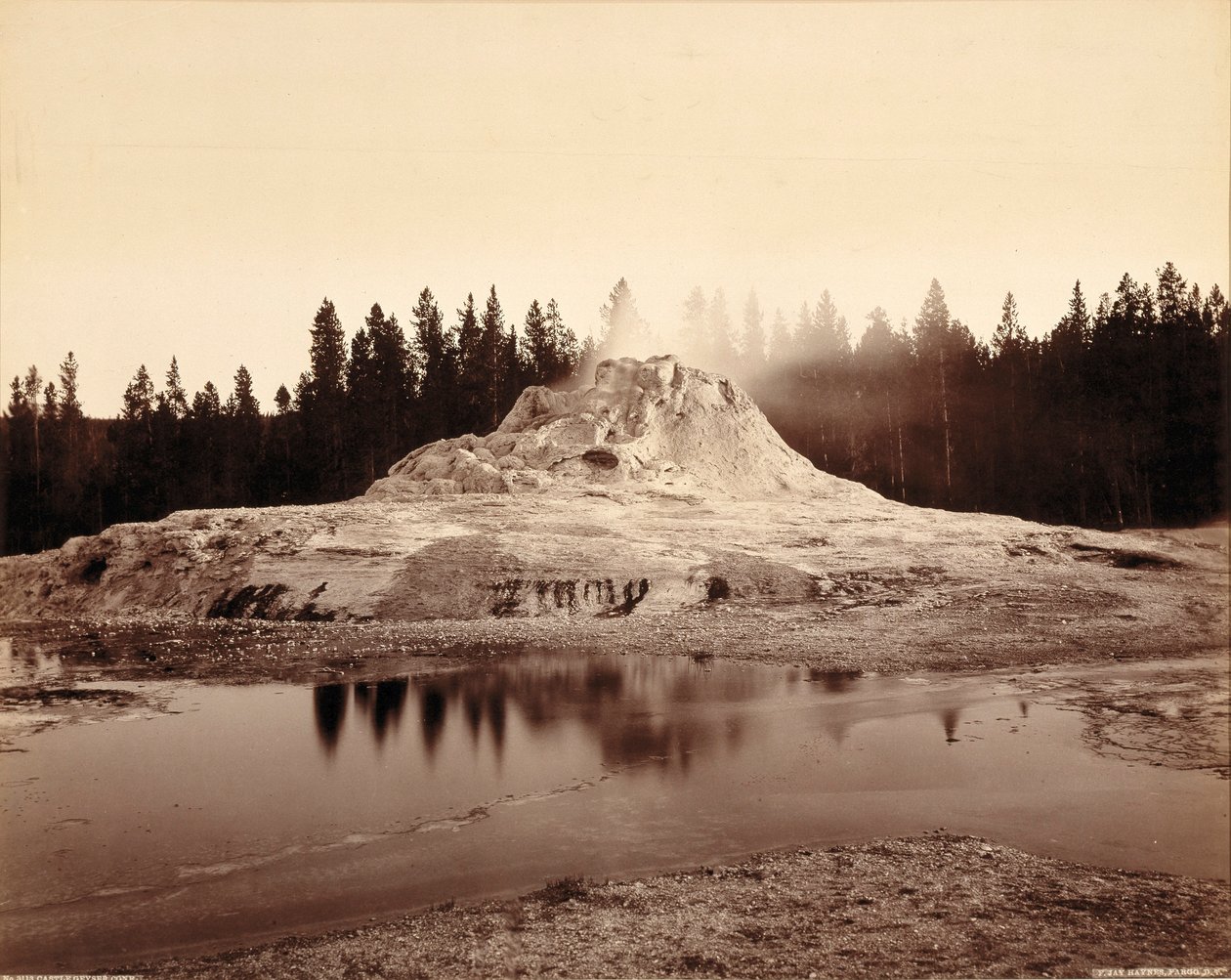 Castle Geyser Cone, Yellowstone National Park door F. Jay Haynes