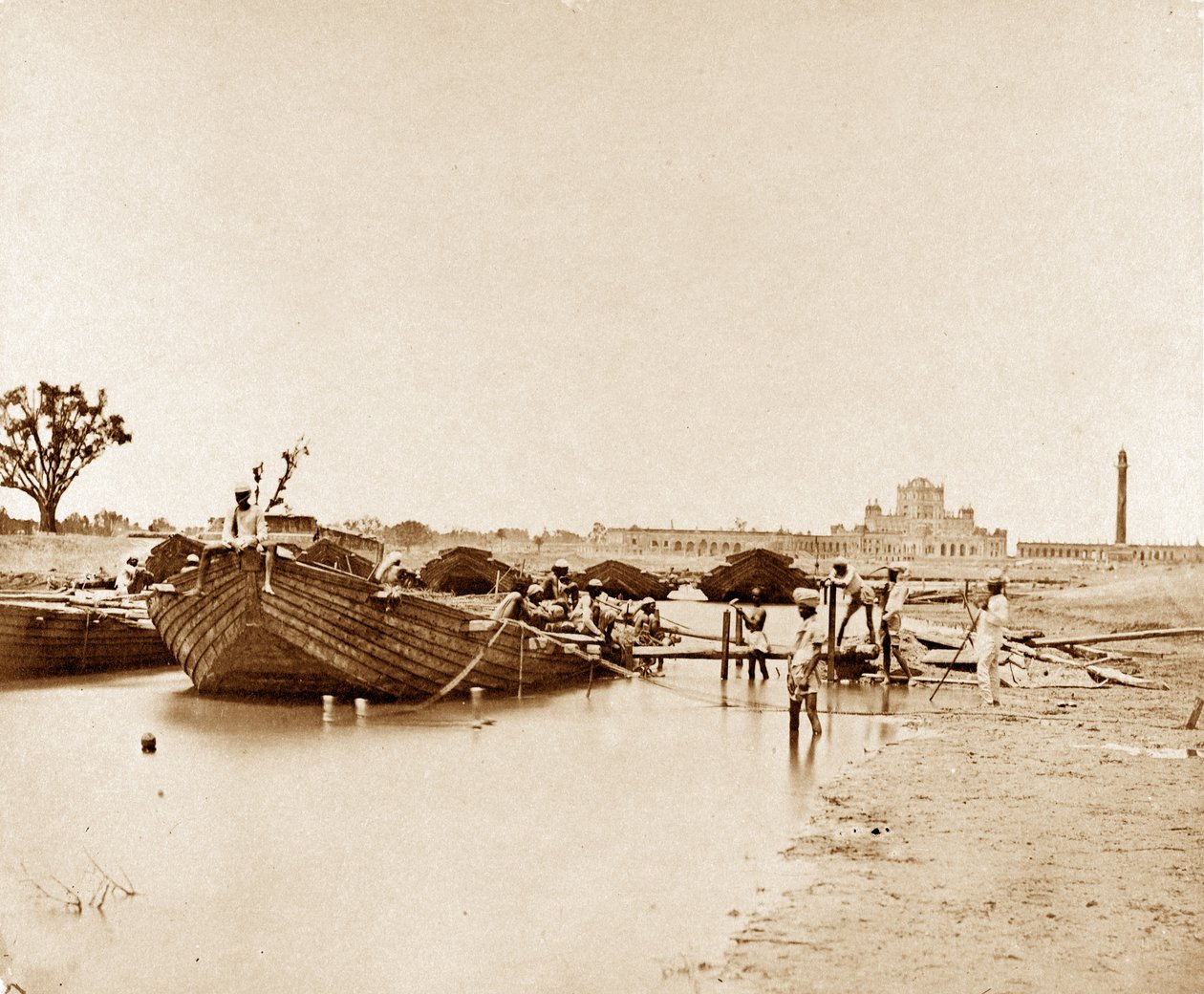 Brug van Boten over de Gomptee, Lucknow door Felice Beato