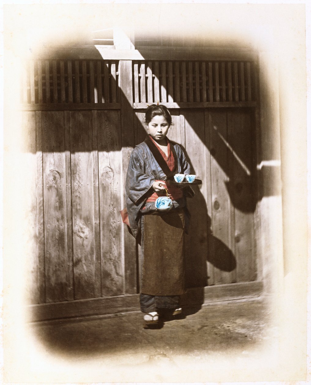 Een Theesalon Serveester, c.1868 door Felice Beato