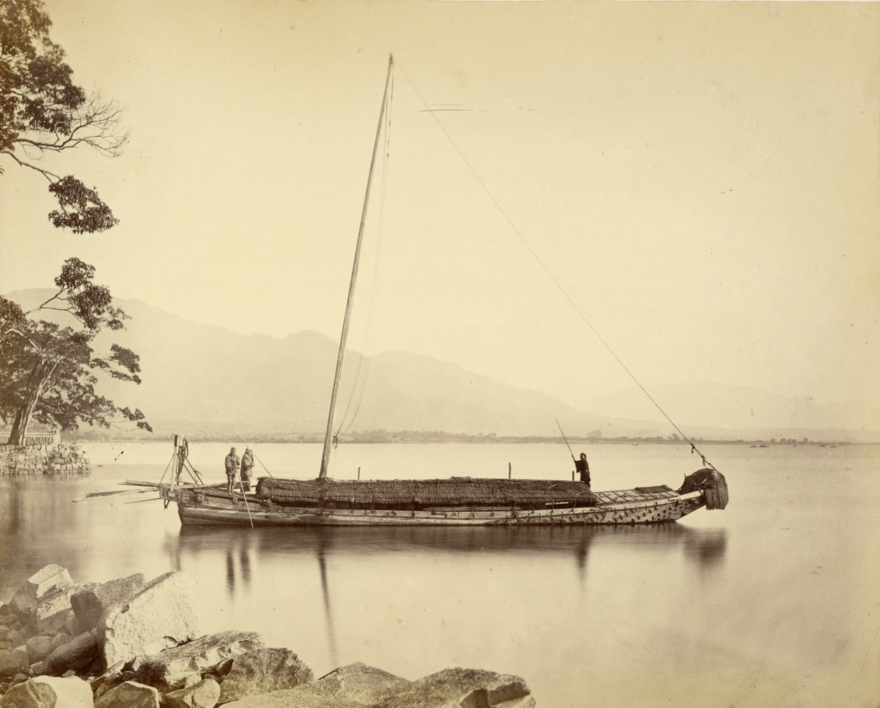 Boot op het Biwa meer door Felice Beato