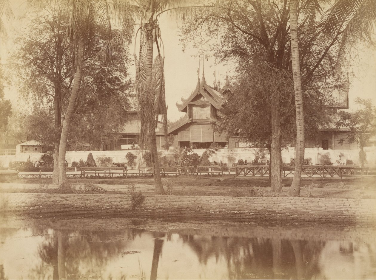 Mandalay, nu de Syim Khana U.B.C. door Felice Beato