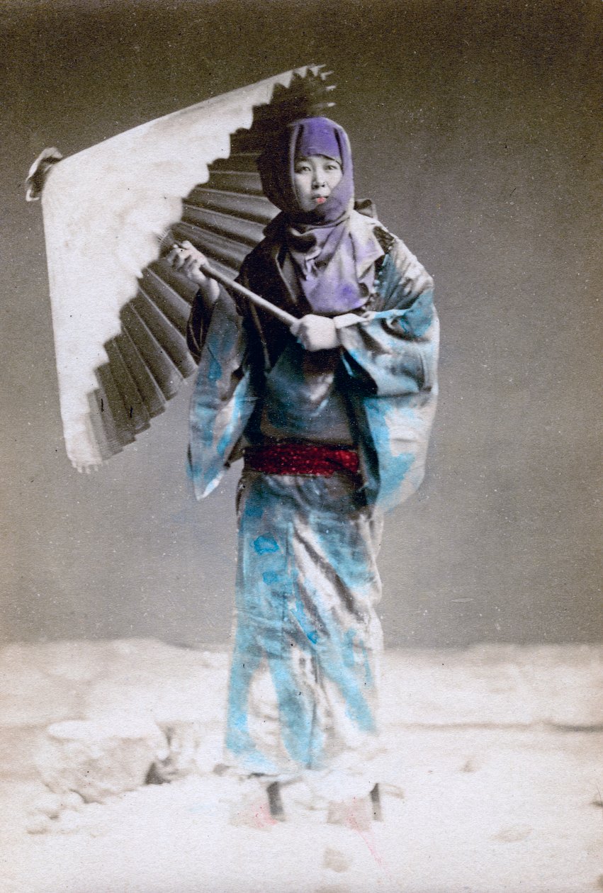 Museme, vrouw in winterkostuum, Japan, 1882 door Felice Beato