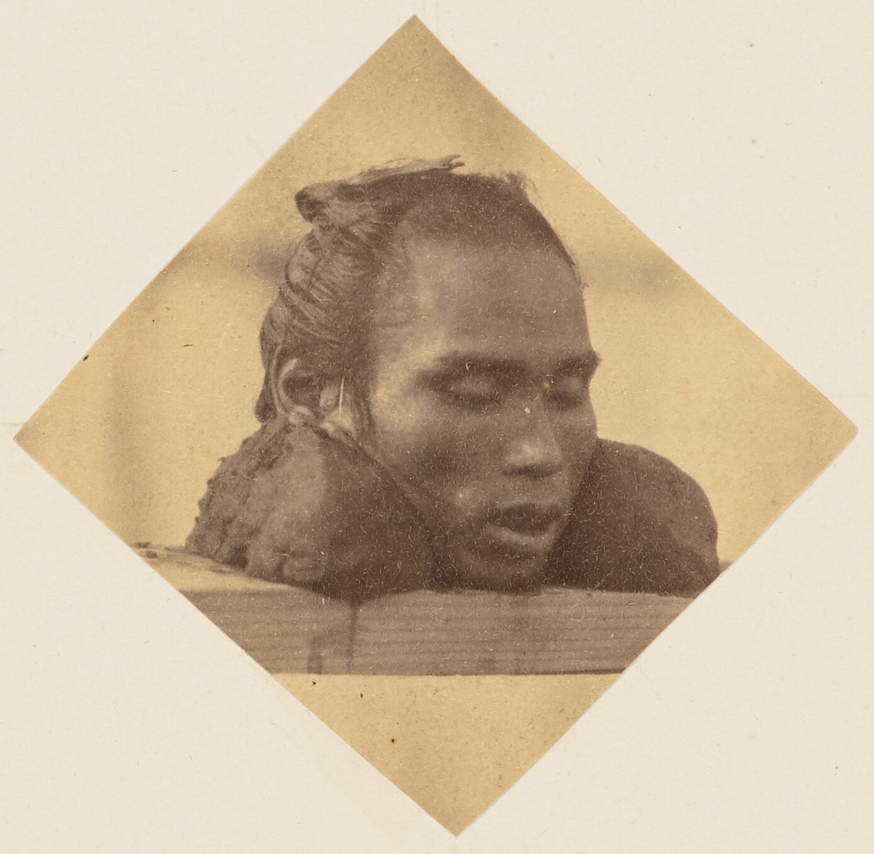 [Afgehakt hoofd van Shimizu Seiji]. door Felice Beato