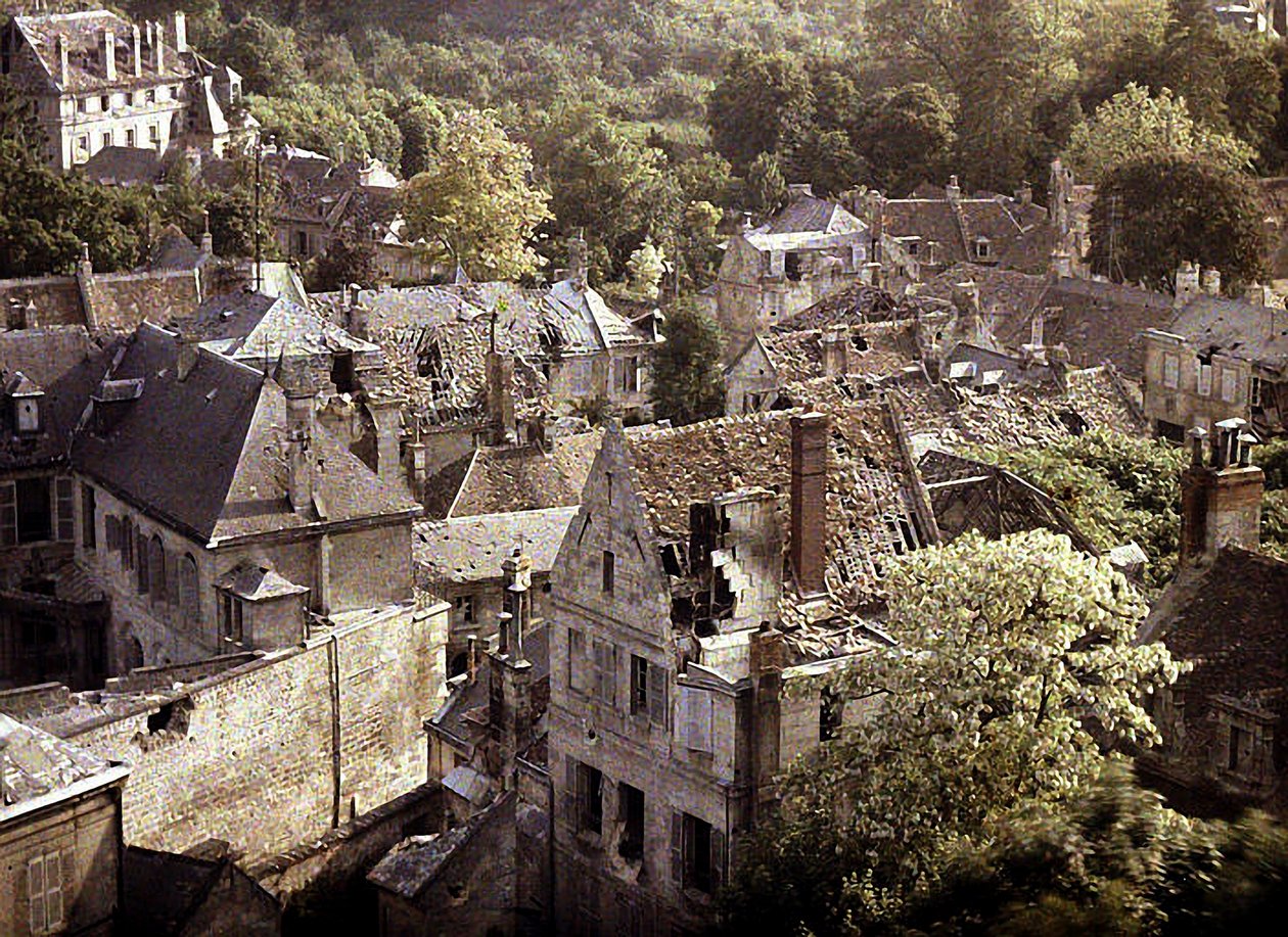 Uitzicht op Soissons, Aisne, Frankrijk, 1917 door Fernand Cuville