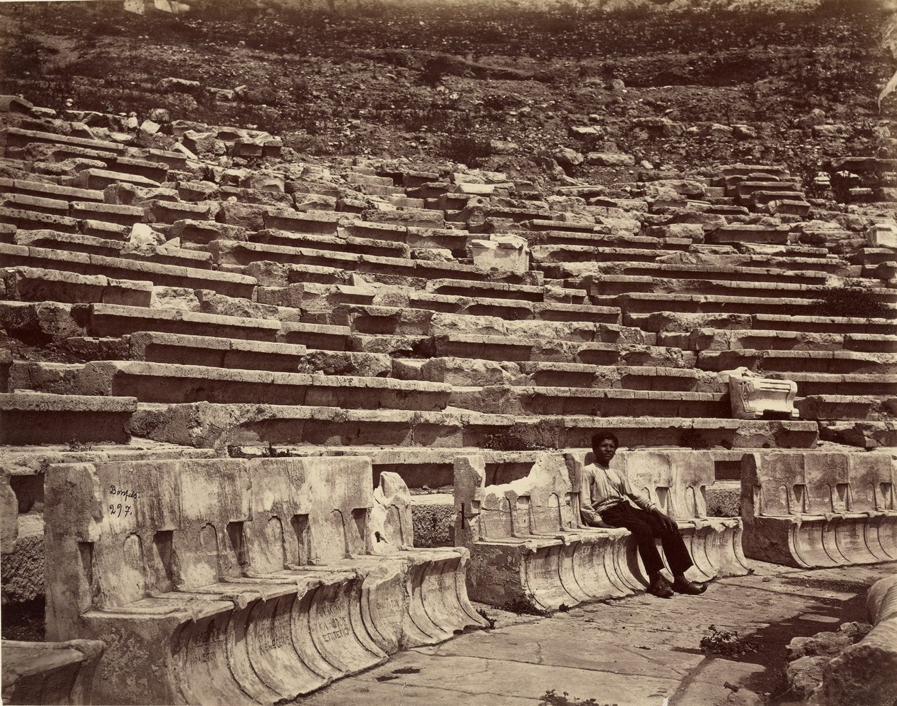 Interieur, Theater van Dionysius, Athene door Félix Bonfils